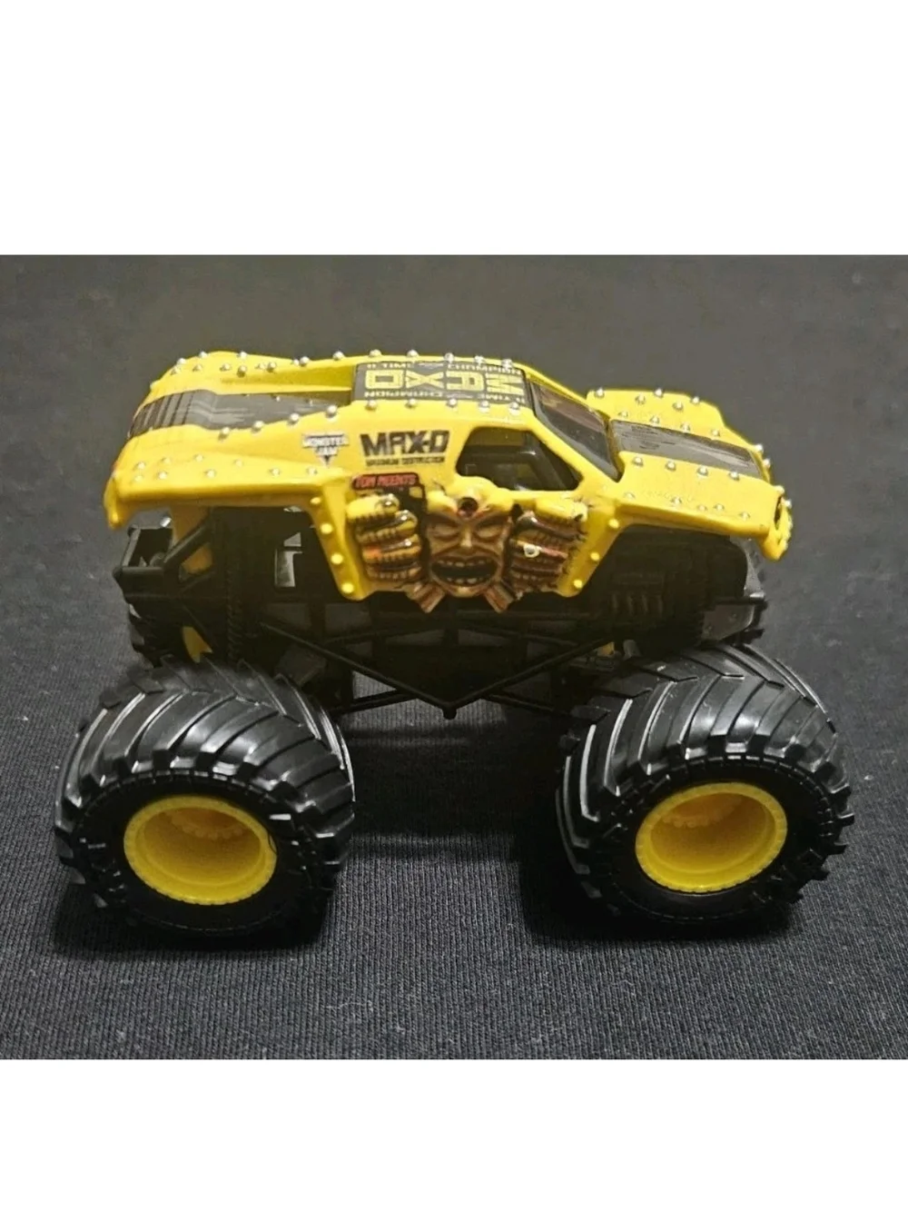 Spin Master Monster Jam  Maximum Destruction 2016 Max-D Yellow 1:64 Truck
